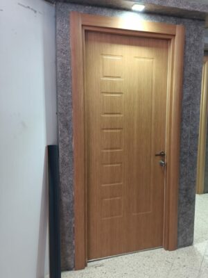 porte intérieure modéle carreau